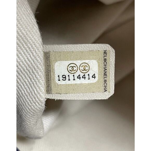 CHANEL Quilted Blue Caviar Leather Pocket Chain CC Charm Tote - Picture 13 of 14